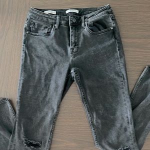 Super comfy Vigoss black stretchy skinny jeans size 28. Marley Straight Cut.